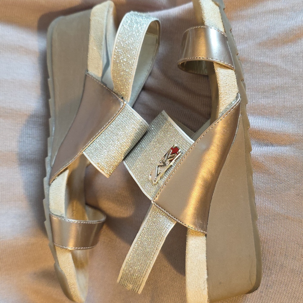 Anne Klein Women's Cream and Gold Sandals - Picture 3 of 6